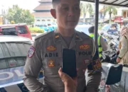 Ipda Adie M. Kurniawan, Kanit Turjagawali Pimpin Pemeriksaan Kepatuhan Pengendara di Alun-Alun Tarogong