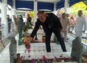 Kapolres Garut Berziarah ke Makam Leluhur Garut Bersama Rombongan Bupati Garut H. Syakur Amin
