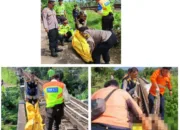 Polsek Leuwigoong Evakuasi Korban Tertabrak Kereta Api di Jembatan Rel