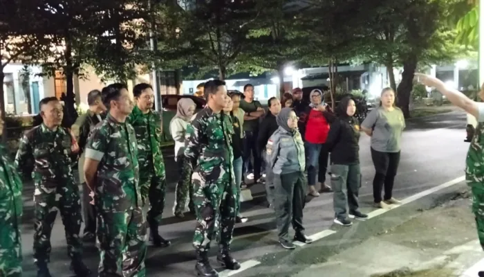 Koramil 1408-07/Ujung Pandang Gelar Patroli Bersama, Demi Tingkatkan Keamanan Temukan 4 Senjata Dan Minuman Keras Di Wilayah Kecamatan Ujung Pandang