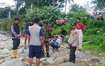 Polsek Pakenjeng Bersama Tim Gabungan Sisir Sungai Cikandang, Bocah 9 Tahun Diduga Hanyut Saat Menyebrang