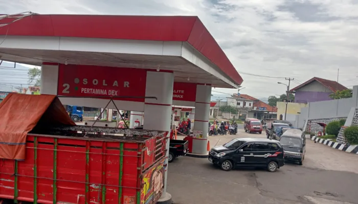 Rutinitas administrasi SPBU 444111 Cipatik Desa Nanjungjaya Kersamanah