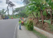 Apresiasi Masyarakat pada petugas Kebersihan Dan Normalisasi Saluran Air Di Kampung Cisurian Jalan Raya Kersamanah