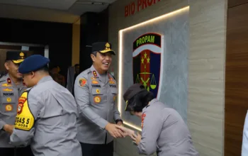 Kapolda Sulsel Pimpin Apel Bersama Dirangkaikan Halal Bihalal dalam Rangka Memperkuat Soliditas Personel