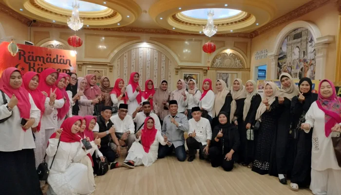Majelis Taklim Alumni SMK YPLP PGRI 1 Makassar Gelar Buka Puasa Bersama dan Berbagi Takjil, Pererat Silaturahmi di Bulan Ramadan